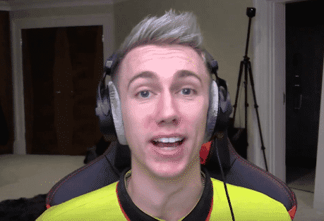 What Headphones, Microphone & Gaming Chair Does Miniminter Use?